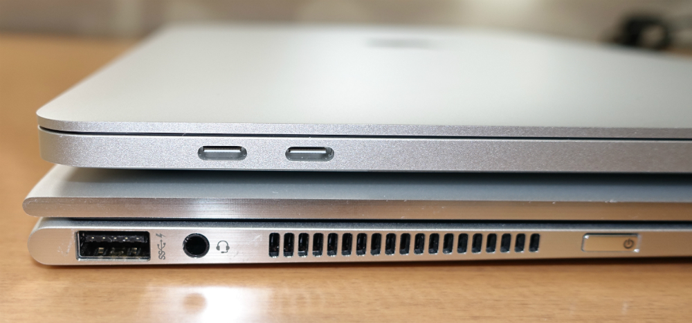 HP spectre x360とMacBook Pro比較左側面