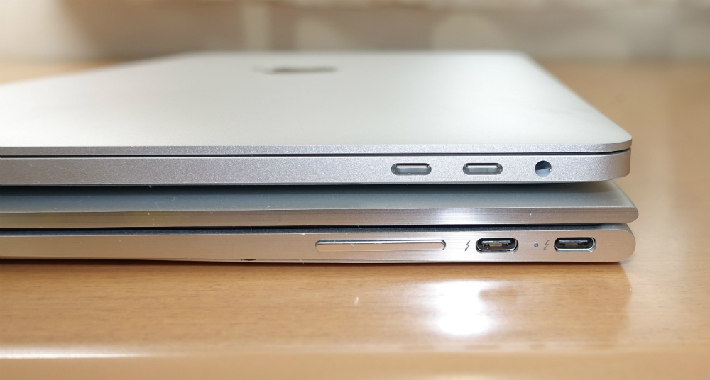 HP spectre x360とMacBook Pro比較右側面