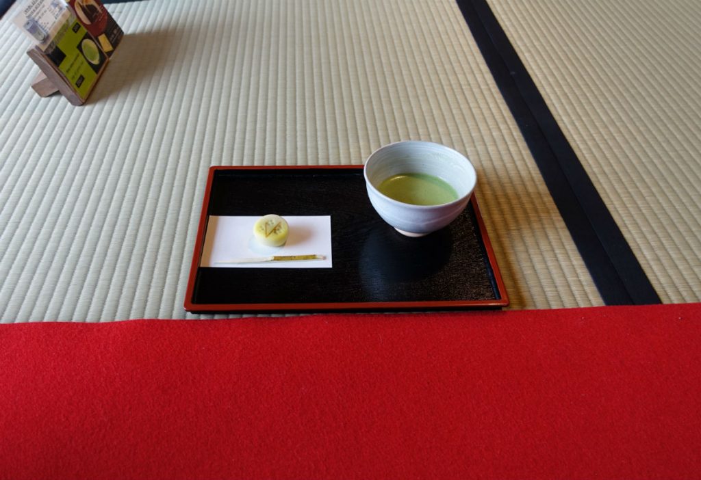 東京　浜離宮恩賜庭園　中島の御茶屋　お茶をいただく