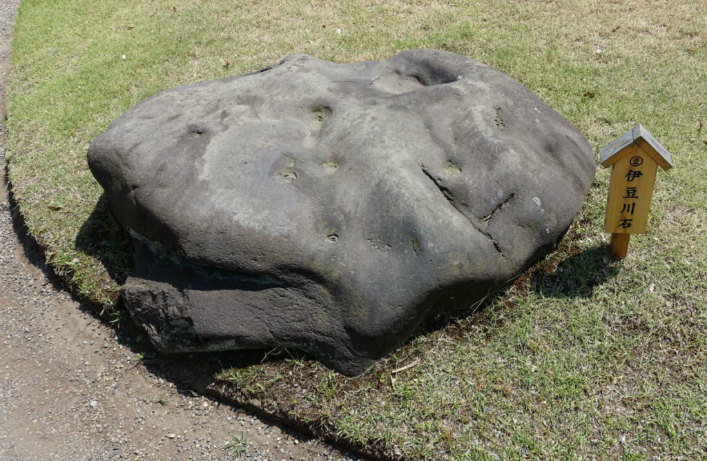 清澄庭園 園内の石の例