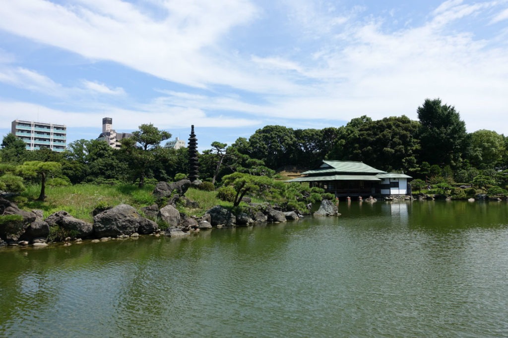 清澄庭園 松島と奥の涼亭