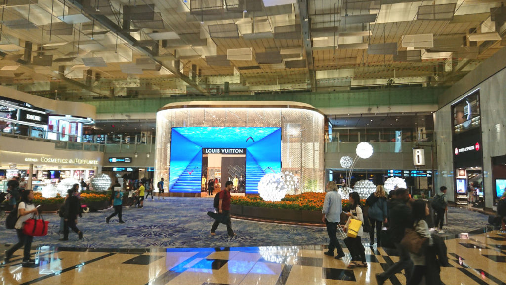 シンガポールチャンギ空港　ターミナル3 出国手続き後　免税ショッピングエリア