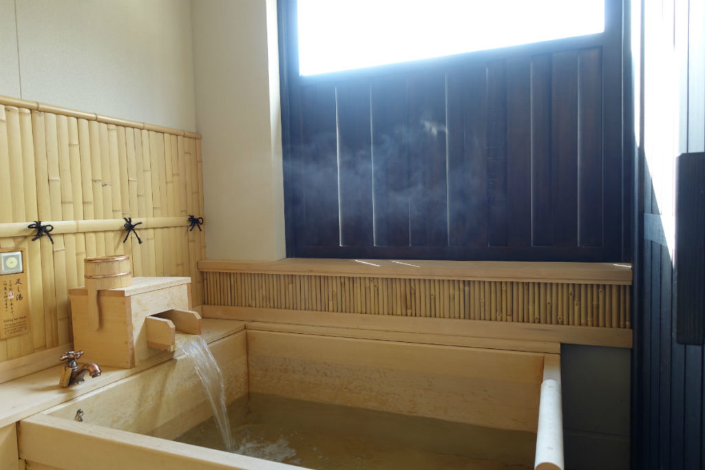 強羅雪月花　翠雲　和フォース　客室露天風呂　お湯を張る